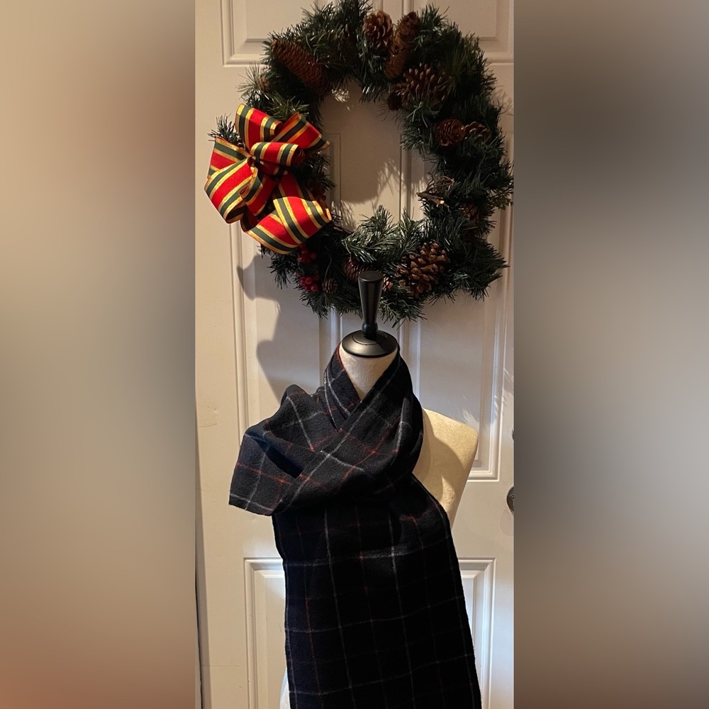 Burberry 100% cashmere scarf